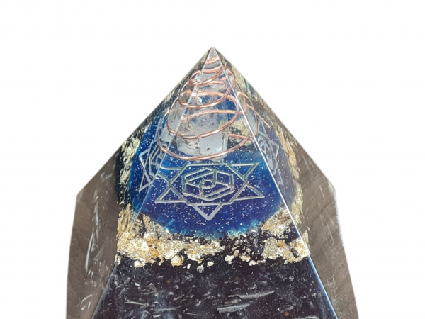 Orgonite pyramide bleu noir merkaba